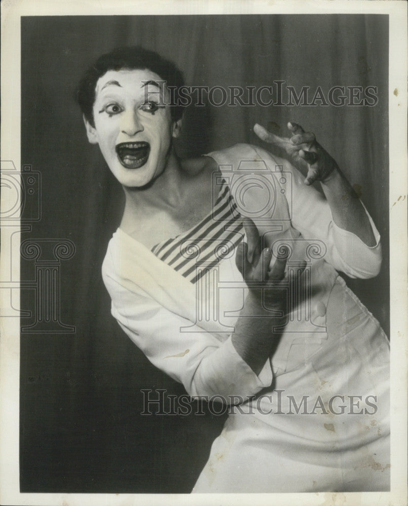 1960 Press Photo Pantomimist ,Marcel Marceau performs - Historic Images