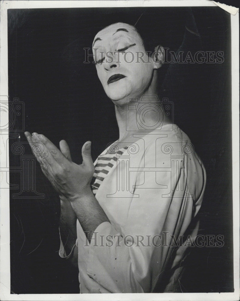 1958 Press Photo Pantomimist, Marcel Marceau performs at Sanders Theatre - Historic Images