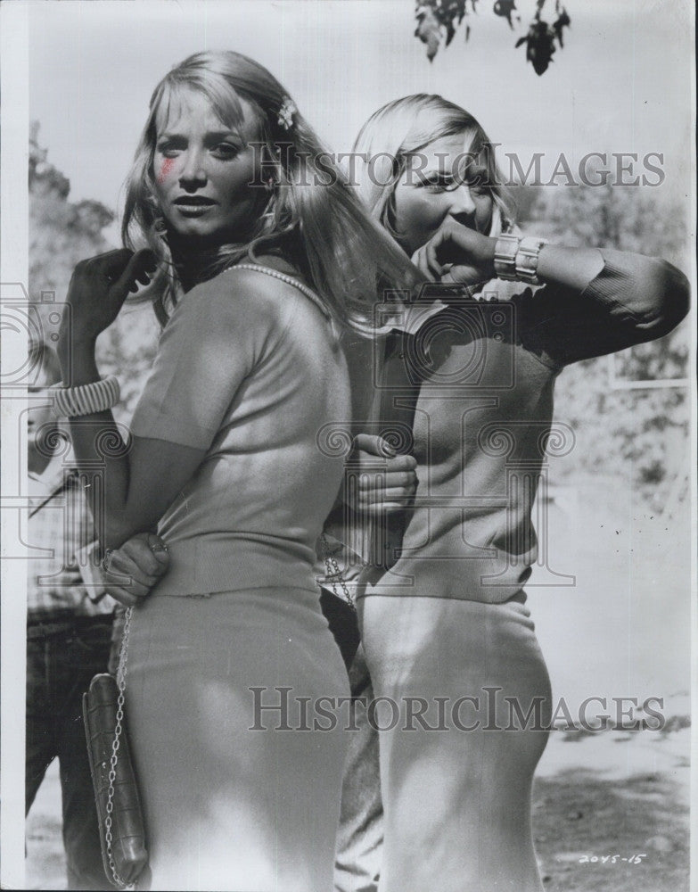 1971 Press Photo Lynne Marta &amp; Christina Hart &quot;Red Sky at Morning&quot; - Historic Images