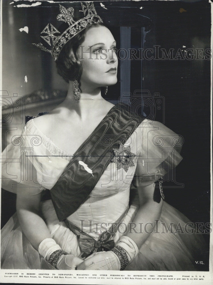 1937 Press Photo Actress Anna Neagle in &quot;Victoria the Great&quot; Film - Historic Images