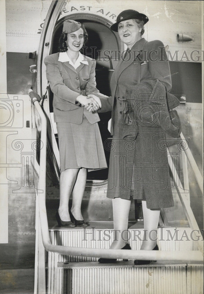 1948 Press Photo The Dowager Marchioness of Reading at Boston airport - Historic Images