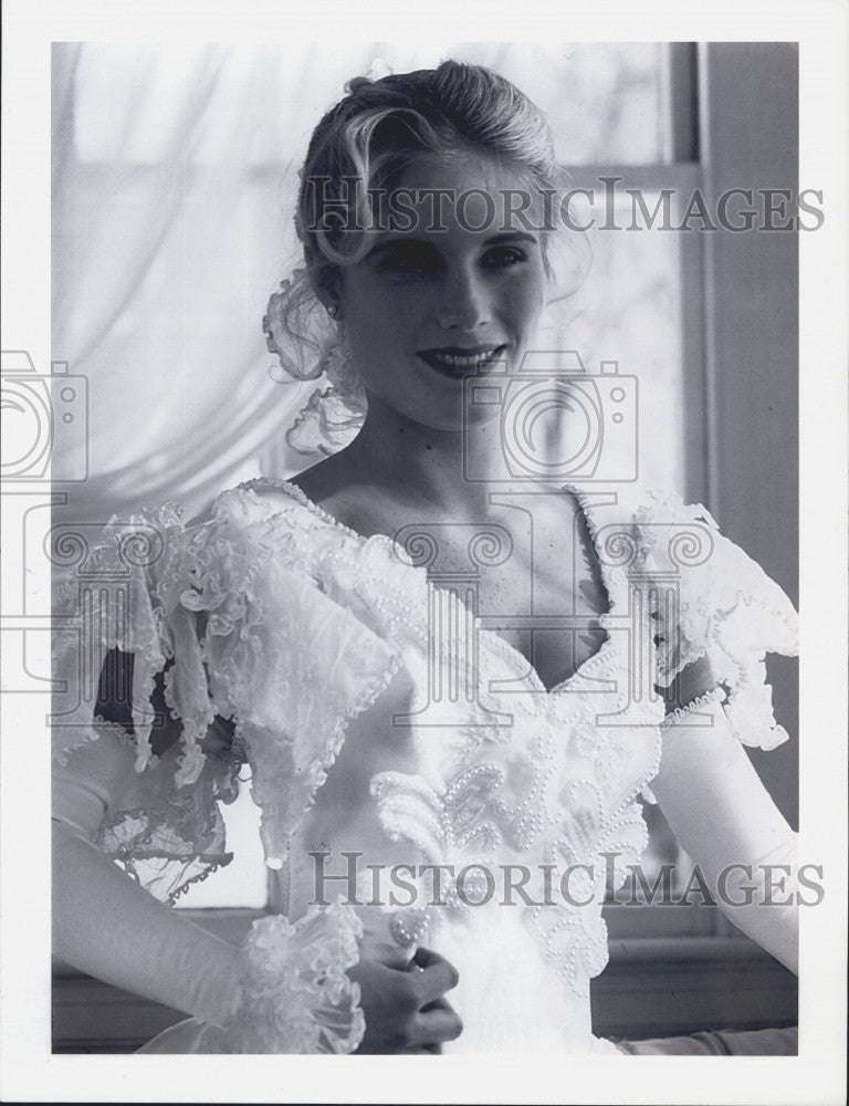 1993 Press Photo Model, Heather Rosbeck in a pretty dress - Historic Images