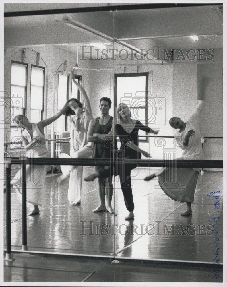 Press Photo Dancer Artistic Director Peter DiMuro with Dancers - Historic Images