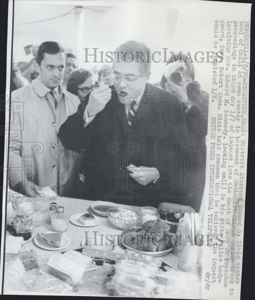 1970 Press Photo District Attorney Edmund S. Dinis In Edgartown, MA - Historic Images