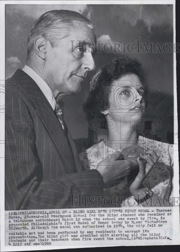 1960 Press Photo Theresa Hayes, 17-year-old blind student, Mayor R. Dilworth - Historic Images