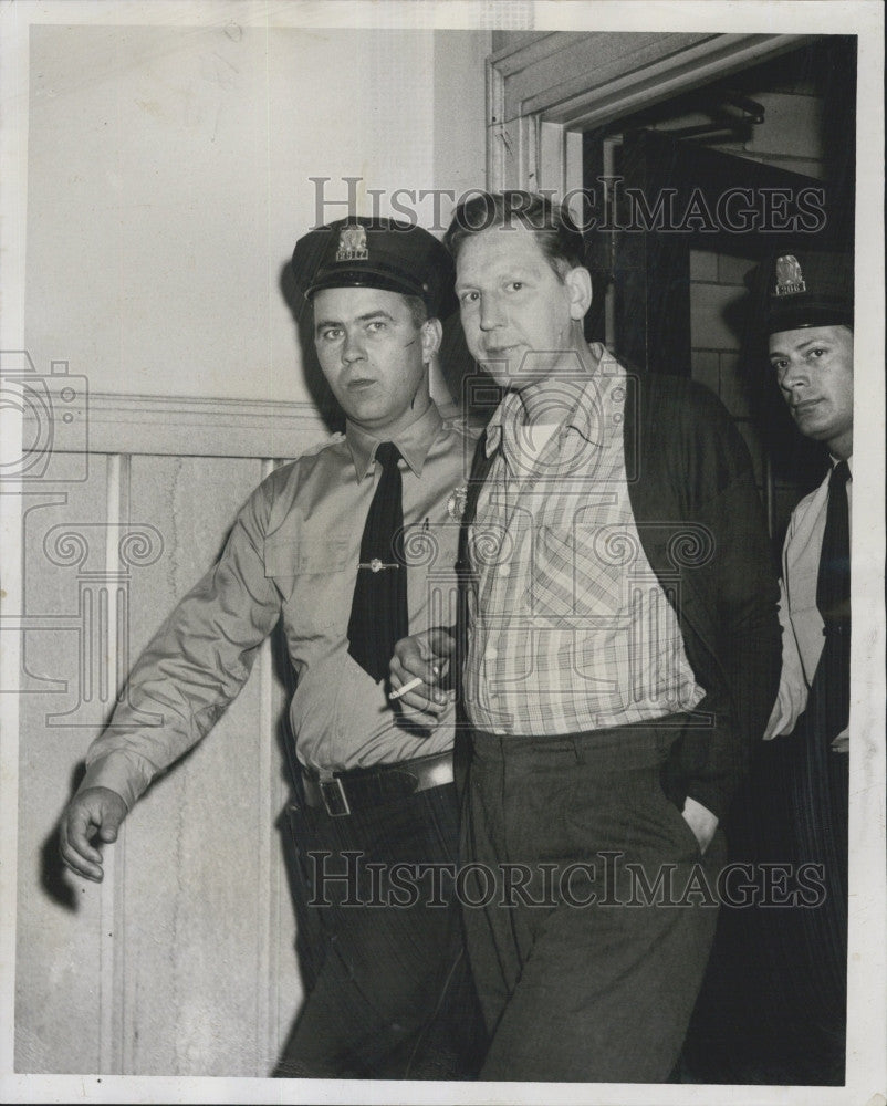 1956 Press Photo Joseph disvitch held in stabbing of Dorothy Moran - Historic Images