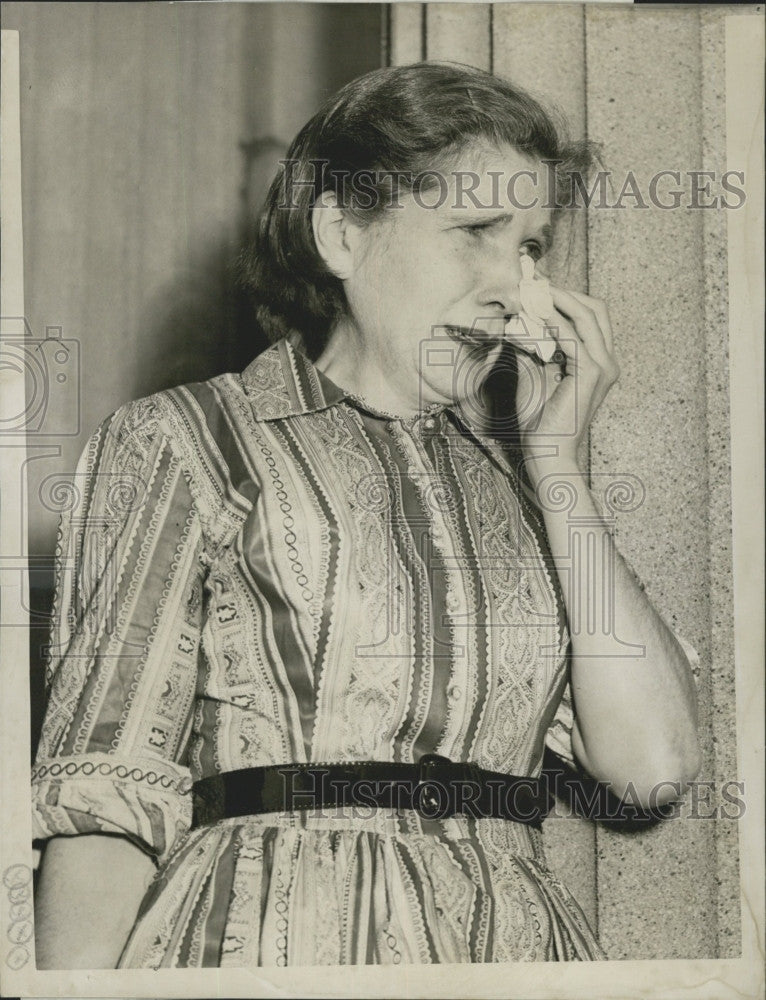 1956 Press Photo Catherine Finn Outside West Roxbury Court At Son&#39;s Arraigment - Historic Images