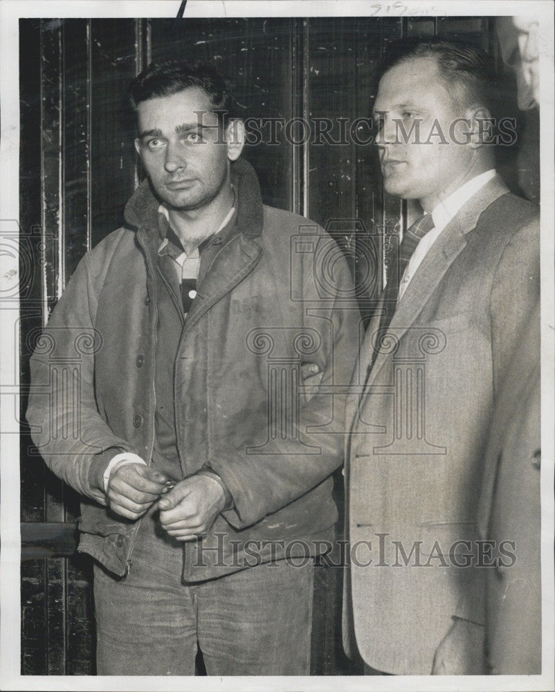 1958 Press Photo Bank Robber Norman Fish leaving Federal Court - Historic Images