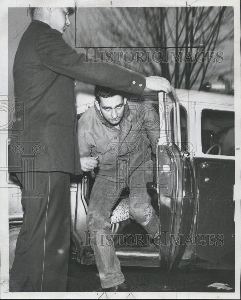 1958 Press Photo Bank Bandit Norman Fish with Officer John Narcisco - Historic Images