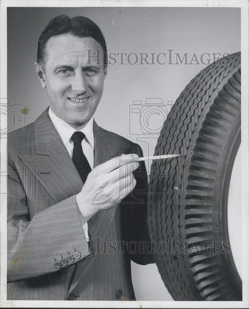 Press Photo Raymond G Firestone Demonstrates Tubeless Tire - Historic Images
