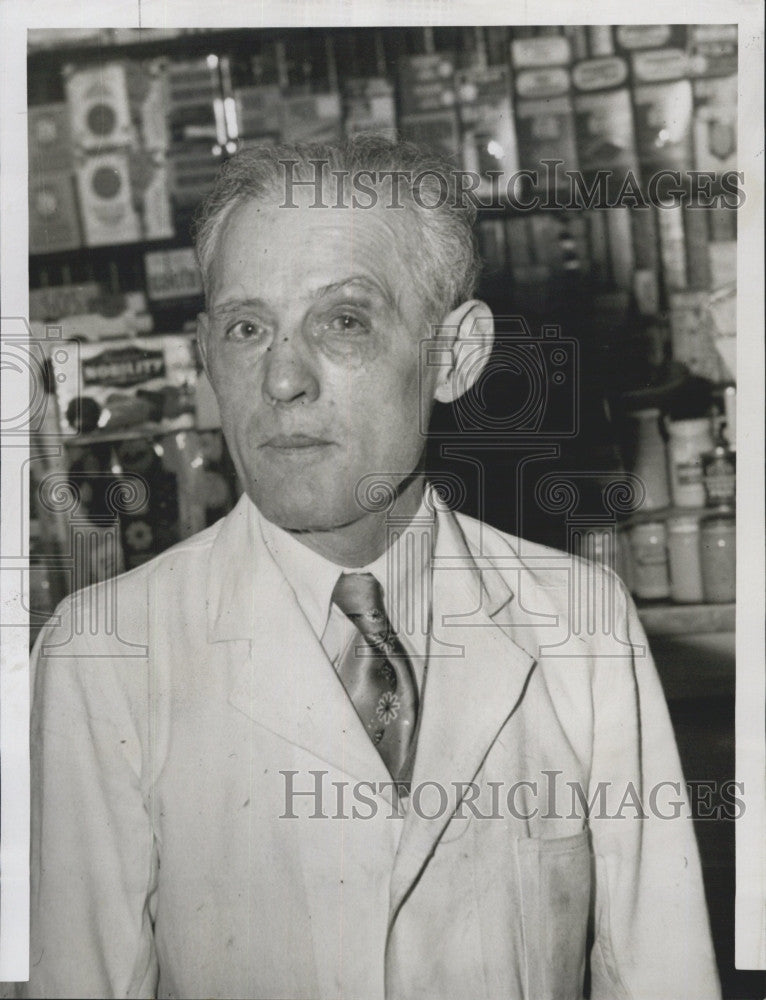 1953 Press Photo John Lasker, beaten by Holdup Man. - Historic Images