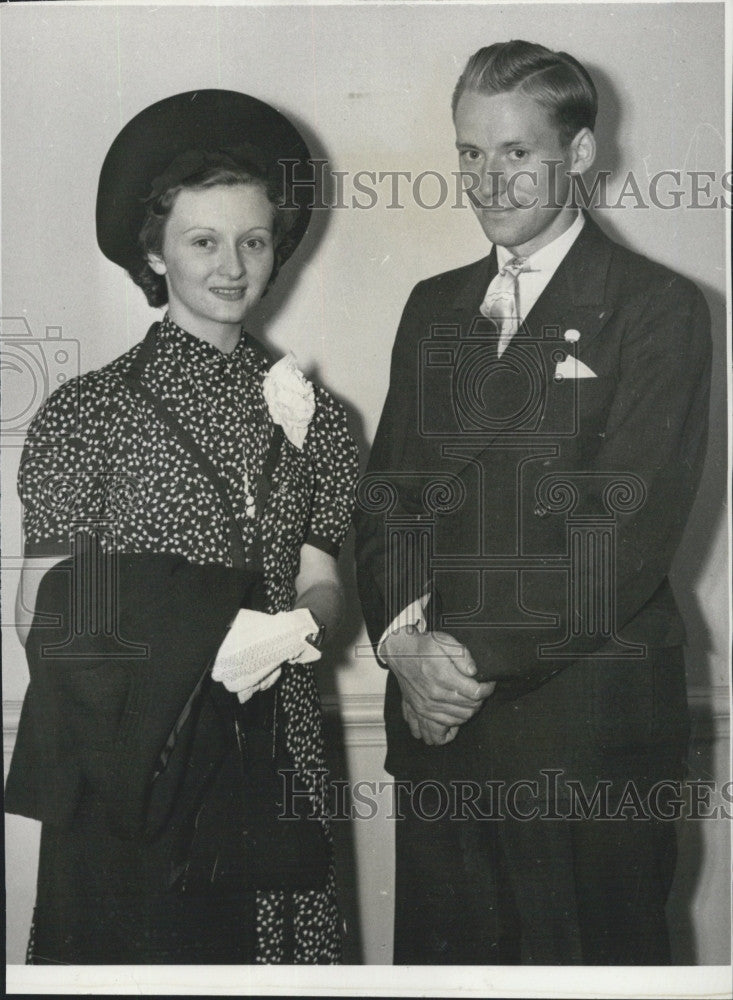 1938 Press Photo Donald Lash,former Trach Star with Fiancee Margaret Mendehall. - Historic Images