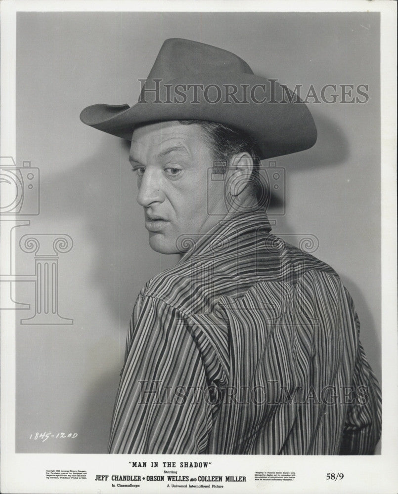 1958 Press Photo Actor John Larch in &quot;Man in the Shadow&quot; Film - Historic Images