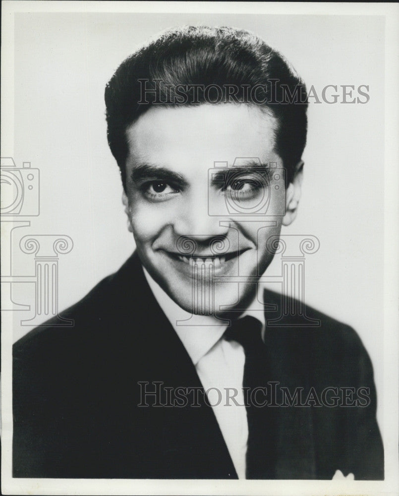 1963 Press Photo Actor Zia Mohyeddin in &quot;Memo&quot; Broadway Comedy - Historic Images