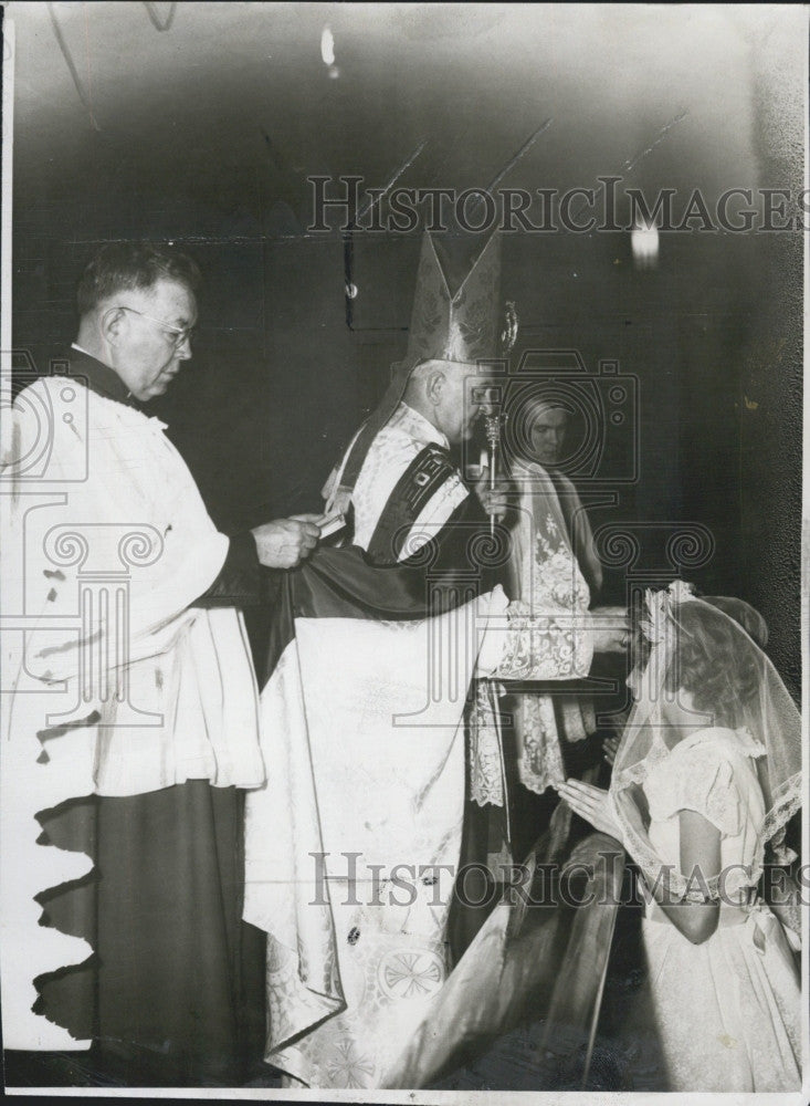 1953 Press Photo Boston Bishop Jeremiah Minihan Administers Confirmation - Historic Images