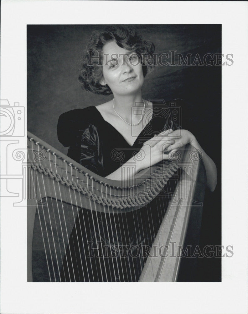 Press Photo Celtic Harpist Aine Minogue - Historic Images