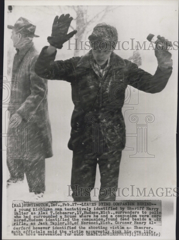 1958 Press Photo Alex T. Schearer, 17, surrenders to police - Historic Images