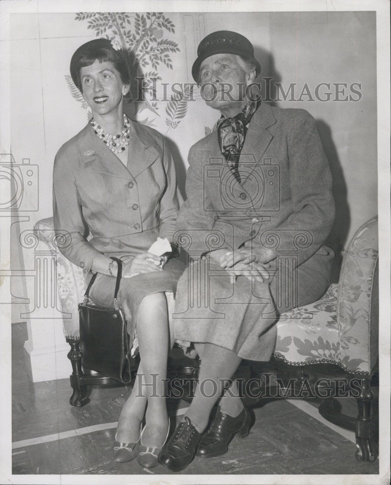 1958 Press Photo Mrs. Richard F. Schanzle, Mrs. William Stanley Parker - Historic Images