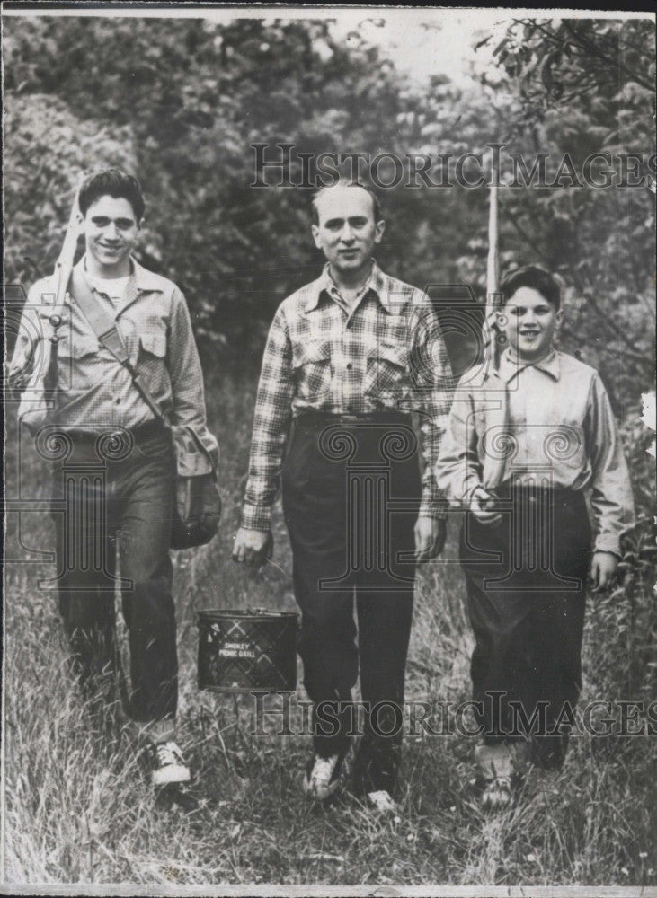 1954 Press Photo Sam Schatzman,sons Irwin and Sandy - Historic Images