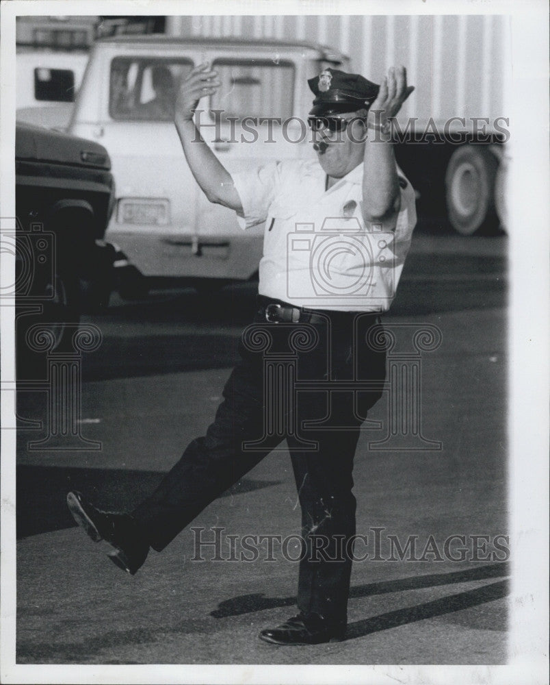 1973 Press Photo Police Officer Frank Scardetta Massachusetts Turnpike Authority - Historic Images