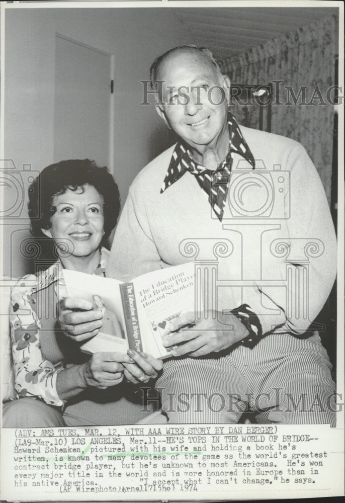 1974 Press Photo Author Howard Schenken with wife holding his Book. - Historic Images