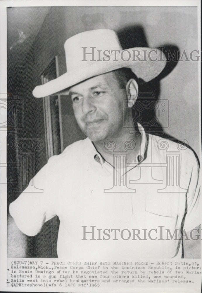 1965 Press Photo Peace Corps Chief Robert Satin after release of 2 marines - Historic Images