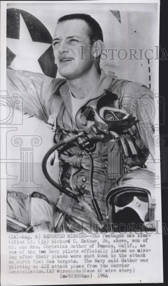 1964 Press Photo Lt. Richard C. Sather next to his plane - Historic Images