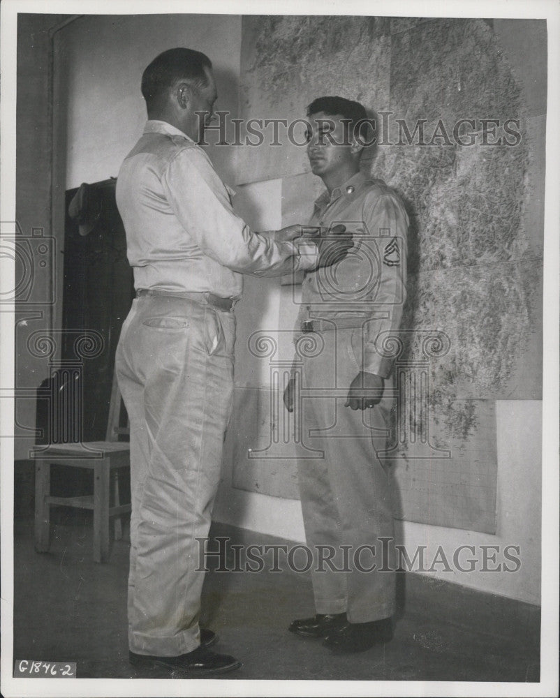 1951 Press Photo Sgt. James P. Mulrennan Awarded Bronze Star - Historic Images