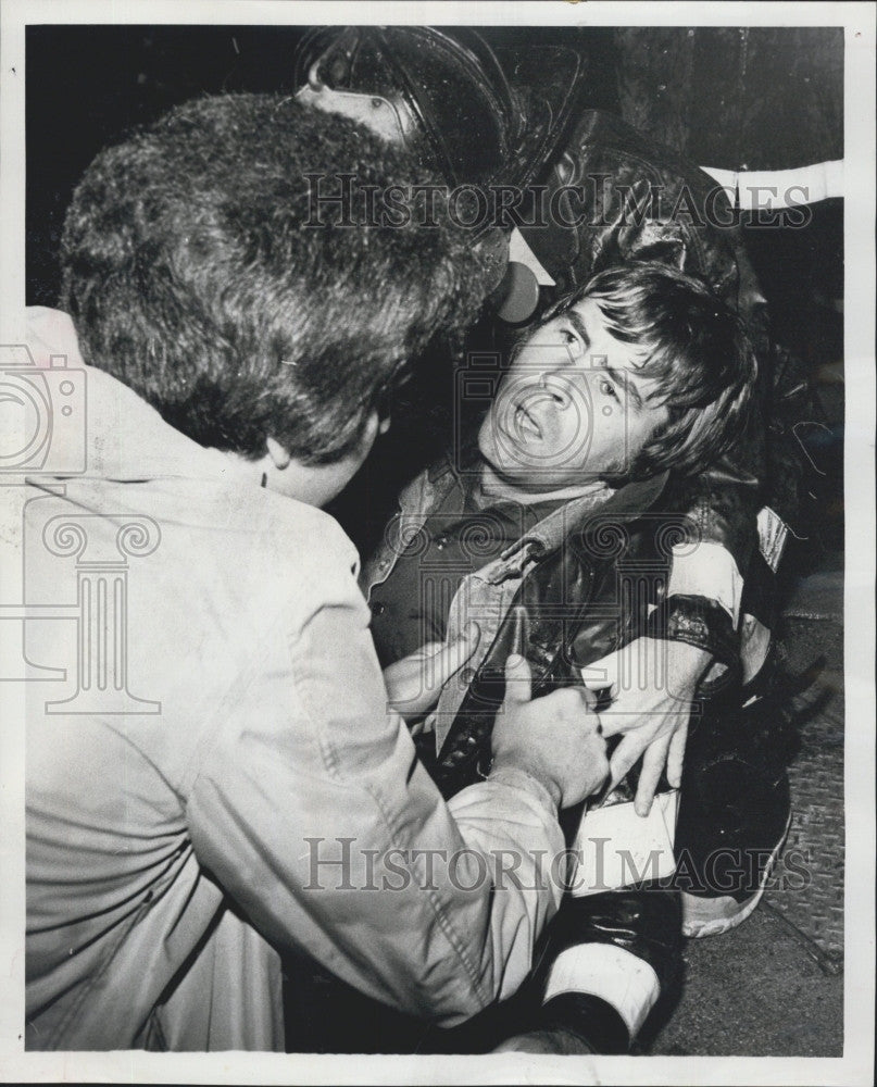 1979 Press Photo Injured Boston Firefighter Donald Mullen - Historic Images