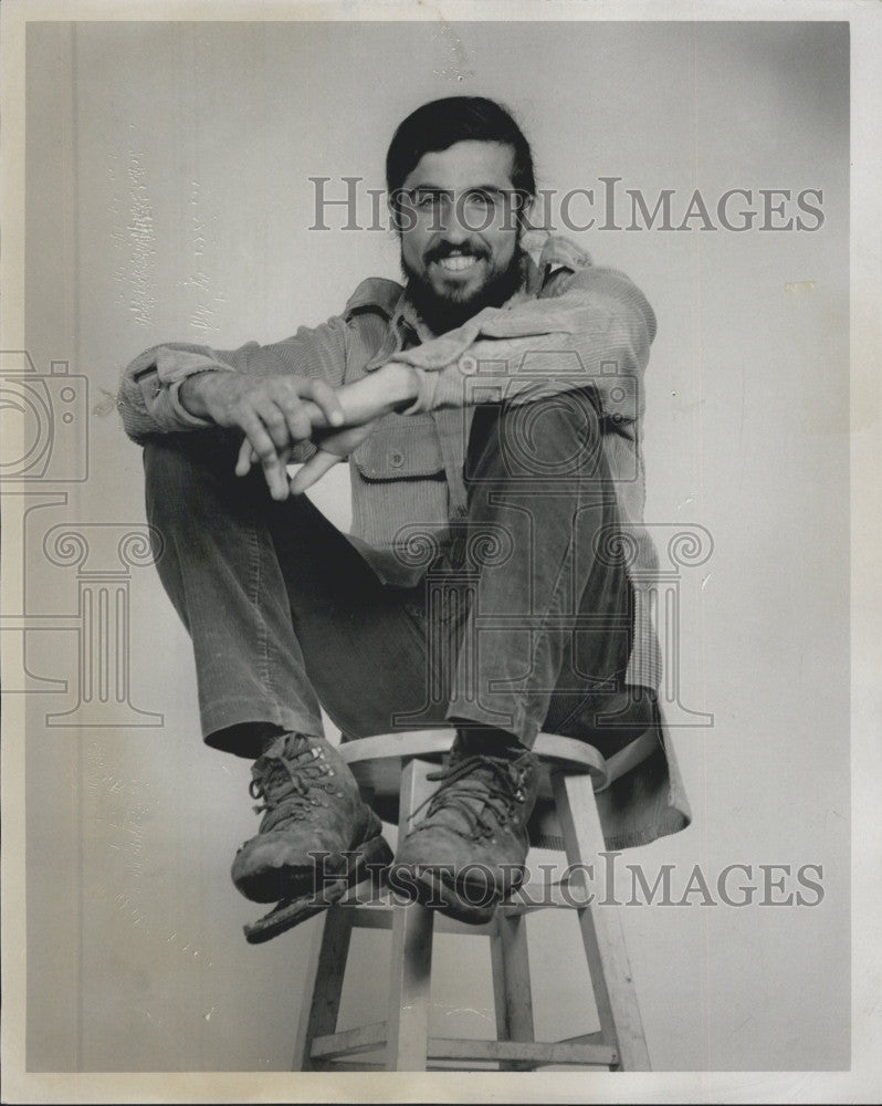 1974 Press Photo Steve Sarkisssian Raised $12,000 for Multiple Sclerosis - Historic Images