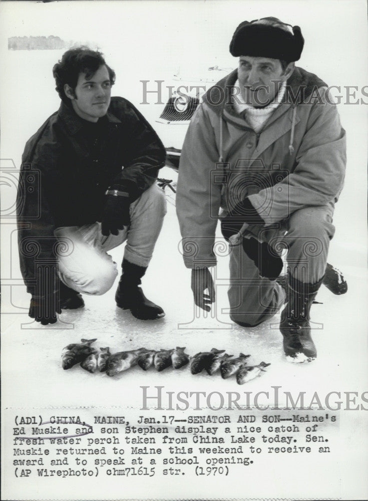 1970 Press Photo Sen. Edmund Muskie, son Stephen - Historic Images