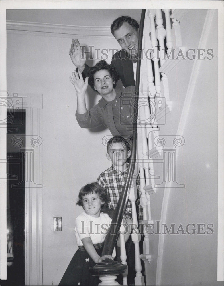 1955 Press Photo Sen. Edmund Muskie, wife, children Ellen and Steven - Historic Images