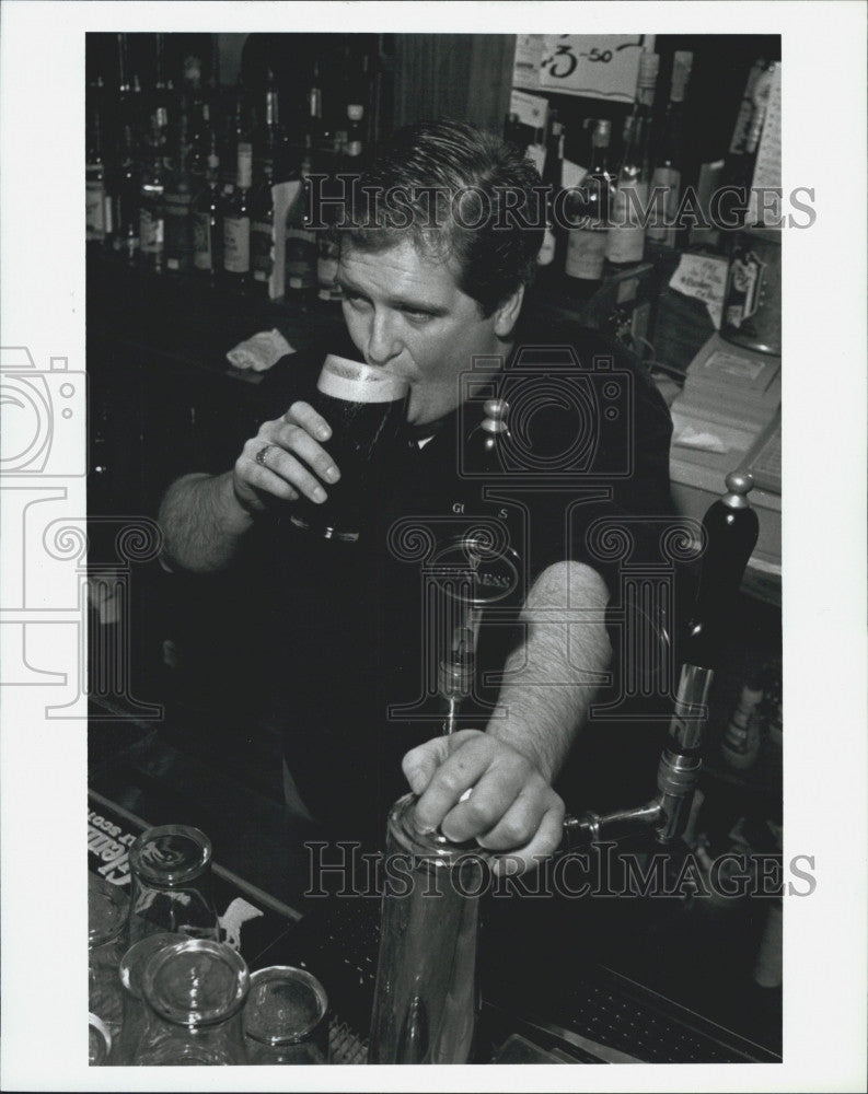 1995 Press Photo Jay Mulligan won an Irish Pub in a contest - Historic Images