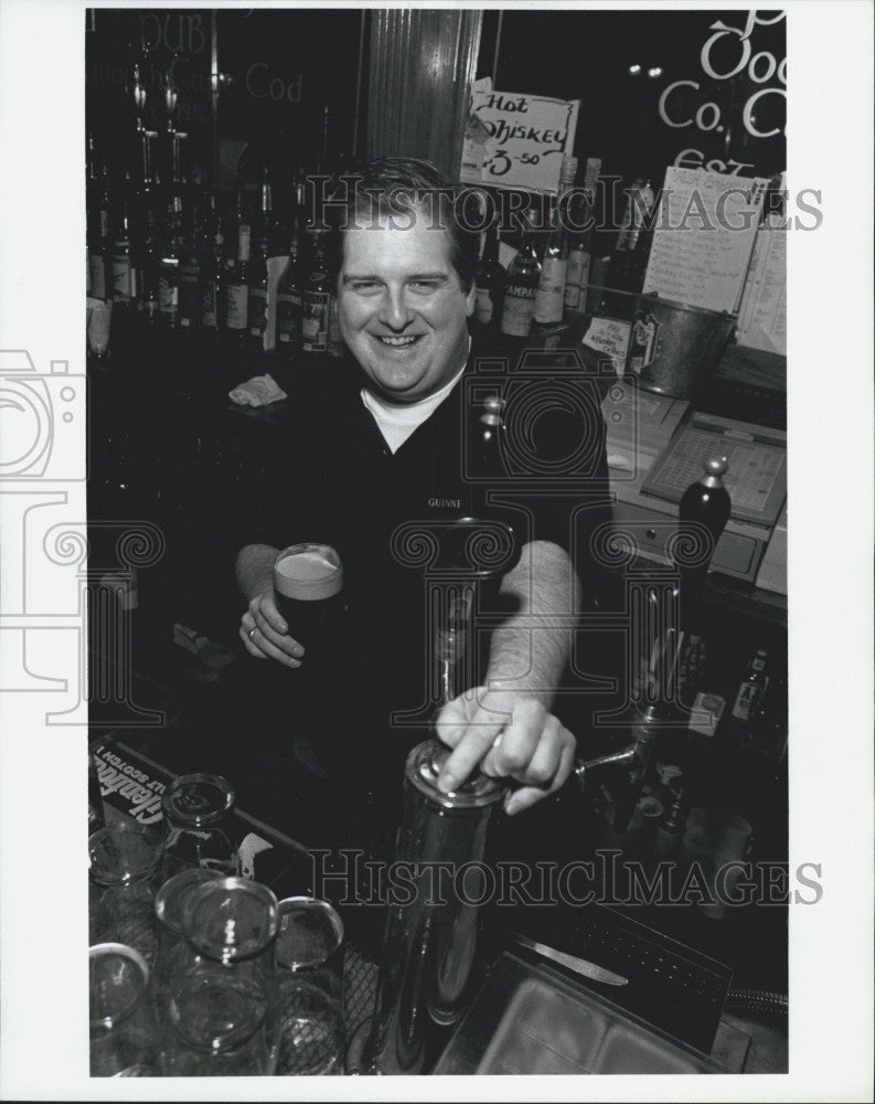 1995 Press Photo Jay Mulligan won an Irish Pub in a contest - Historic Images