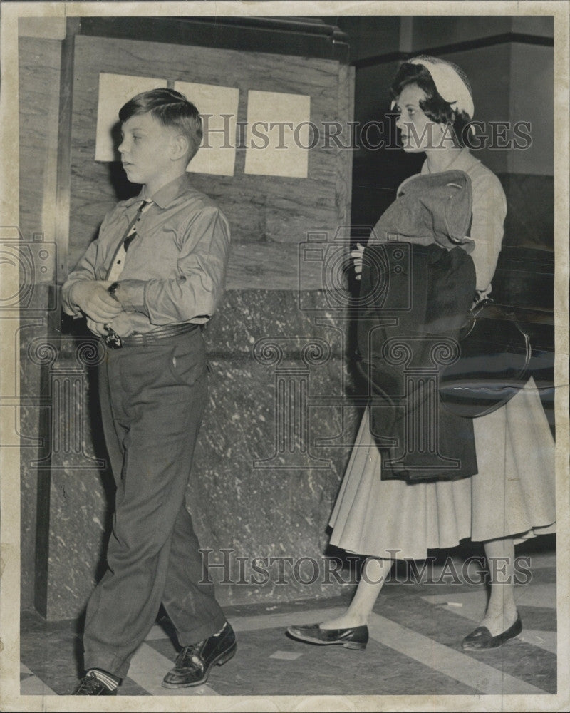 1961 Press Photo George Mullins &amp; Mother Doris Dugas Lost Custody to Dad in FL - Historic Images