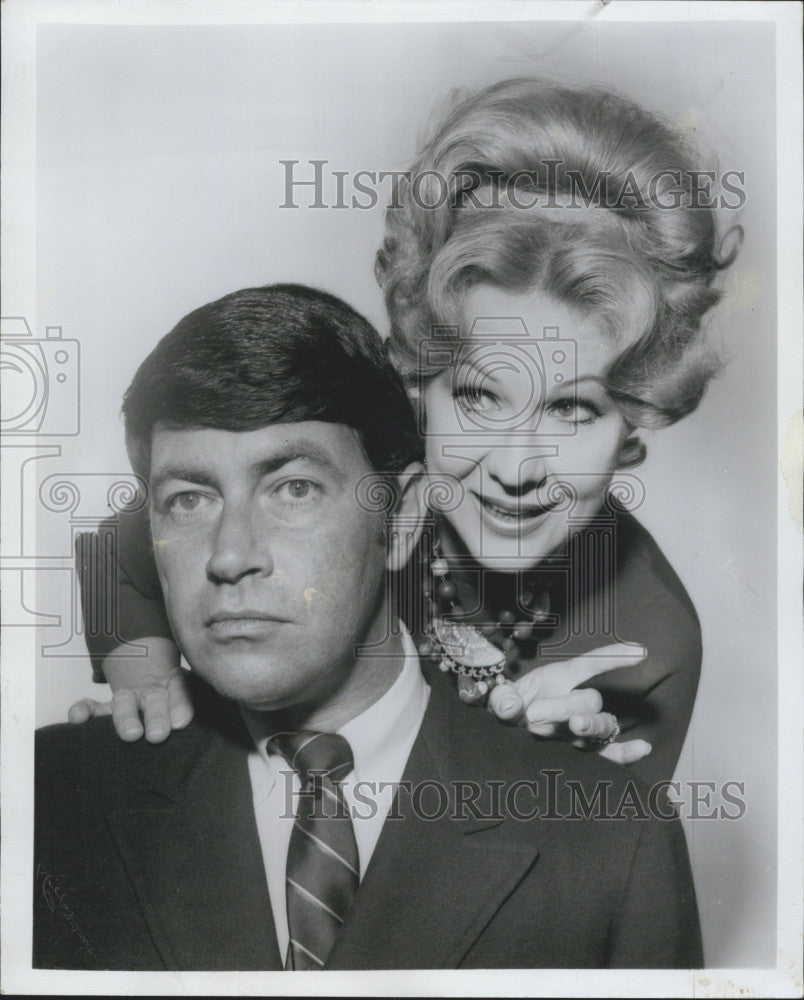 1968 Press Photo Jack Mullaney, Virginia Mayo &quot;Barefoot in the Park&quot; - Historic Images