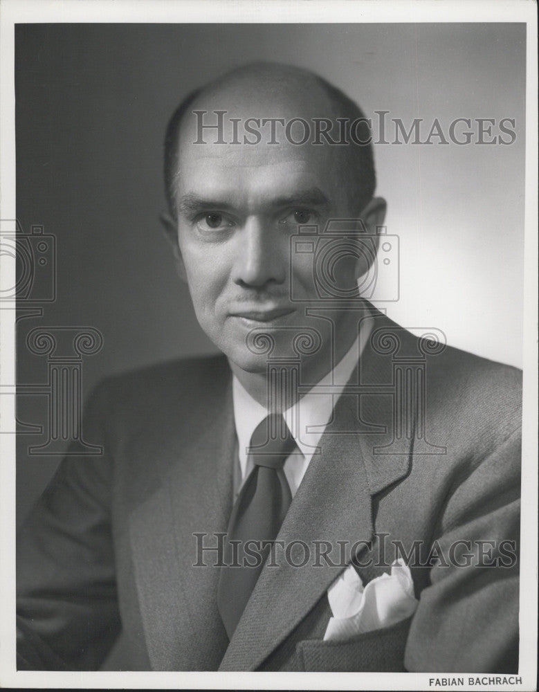 1952 Press Photo Dr.Gerry B.Schnelle,Chief of Angell Memorial Animal Hospital. - Historic Images