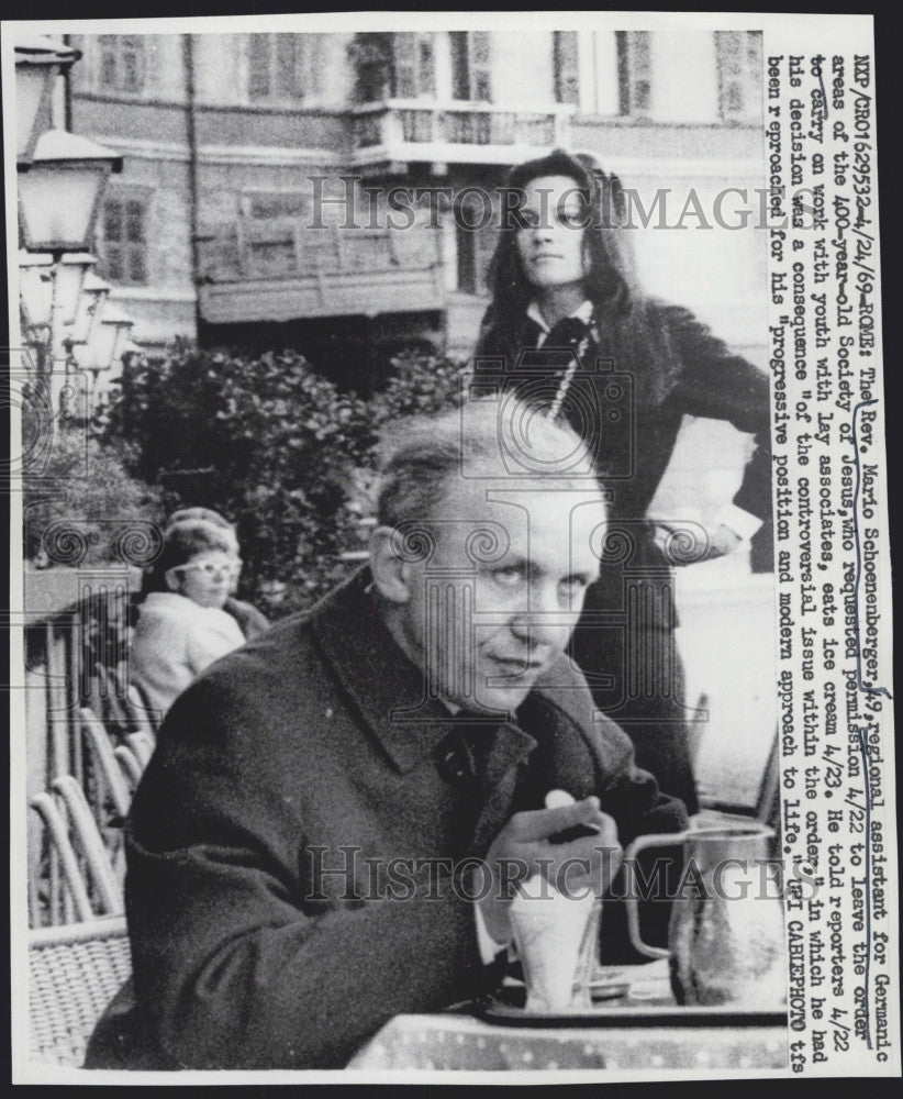 1969 Press Photo Rev Mario Schoenenberger  Request to Leave the Church - Historic Images