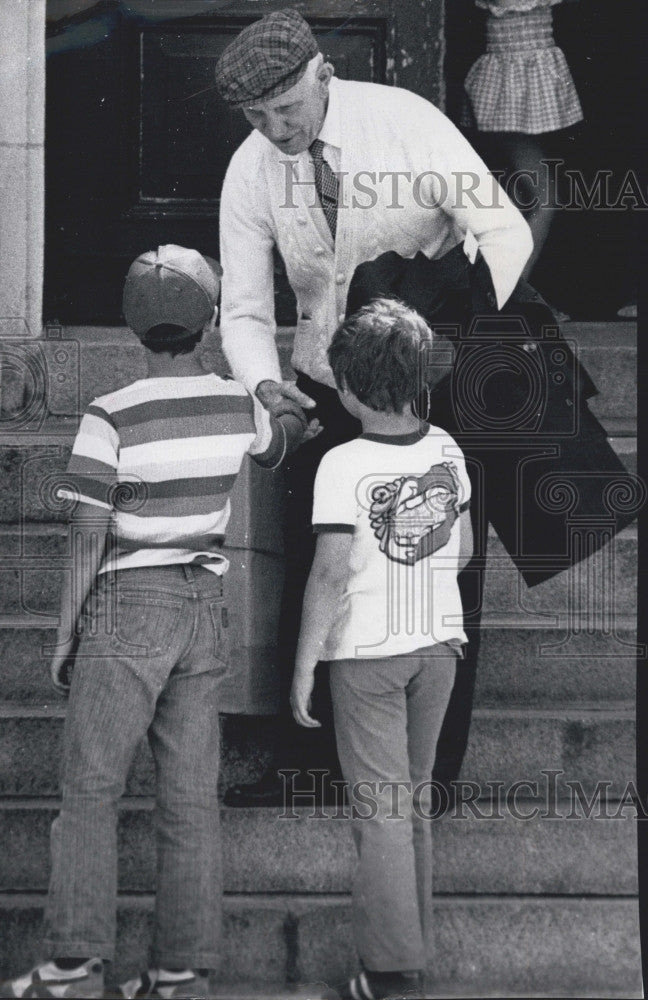 1977 Press Photo Leo Nolin Released from Norfolk State Prison After 50 Years - Historic Images