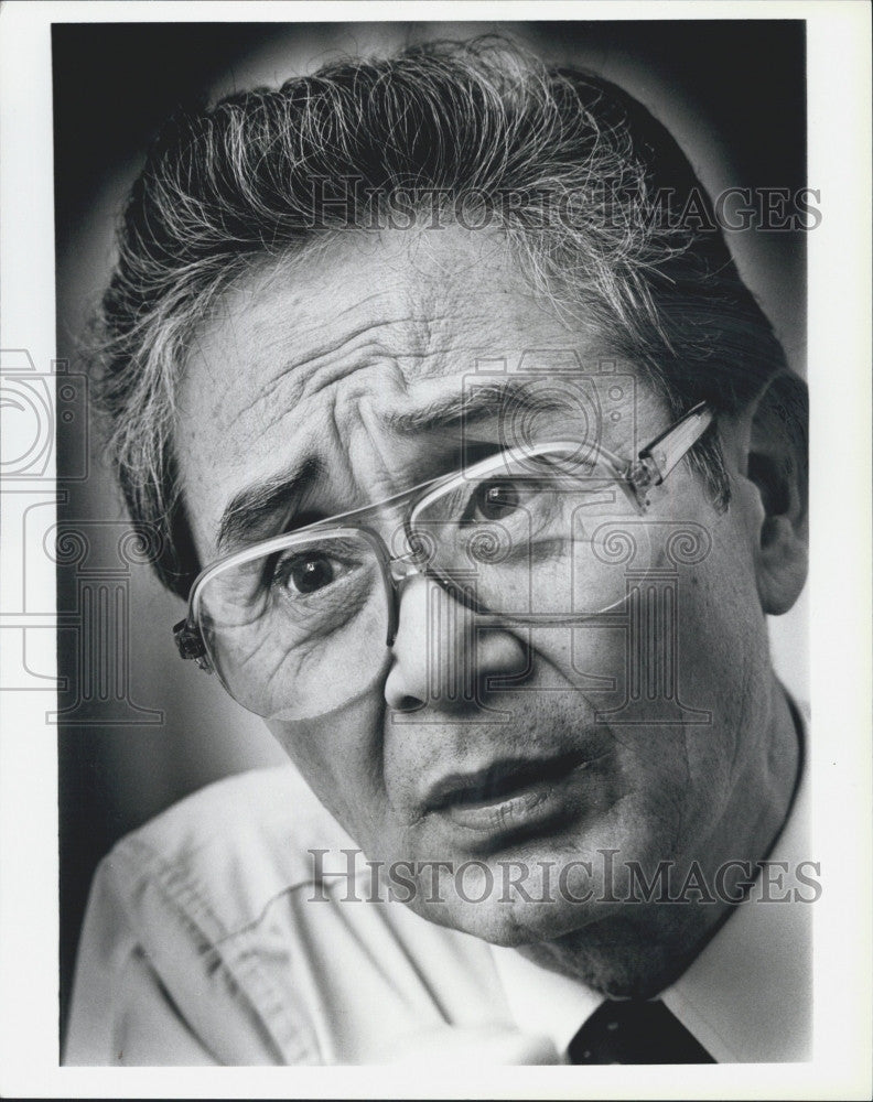 1984 Press Photo Coroner Thomas Noguchi Interview In Boston - Historic Images