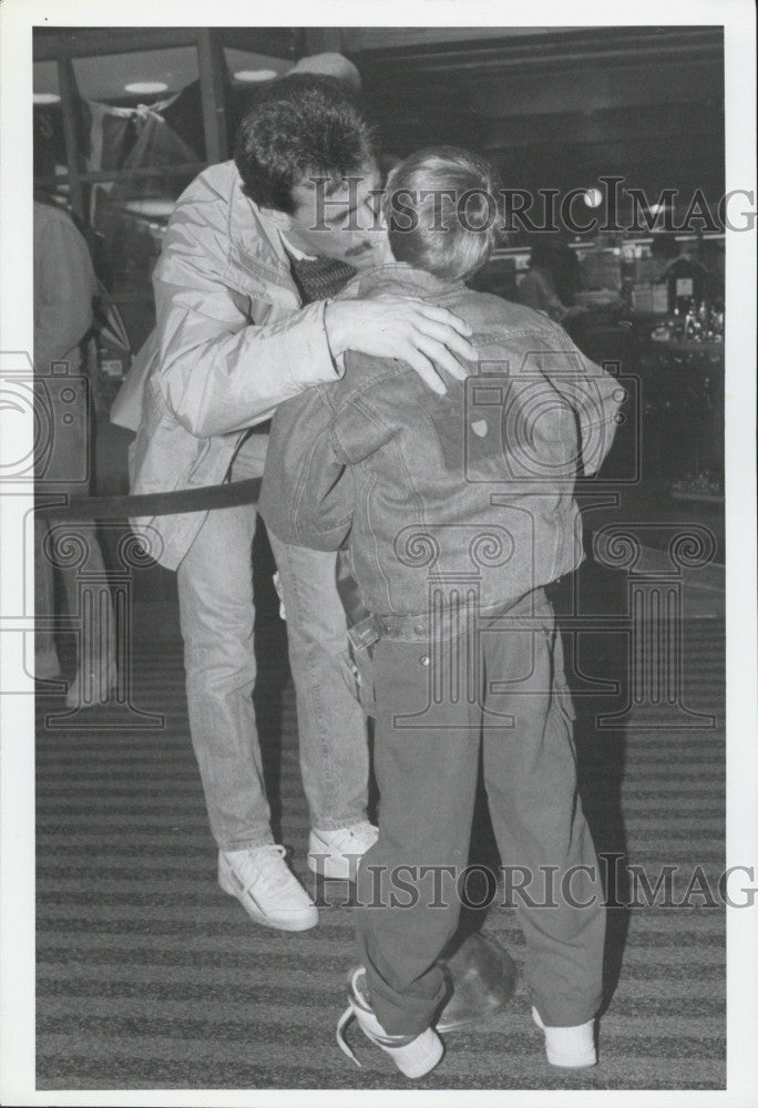 1989 Press Photo Vietnam Veteran Frank Noe And Son Vincent To Defuse Land Mines - Historic Images