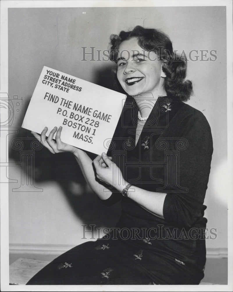 1959 Press Photo Ms. Margaret Noble,modeled the right entry for the games. - Historic Images