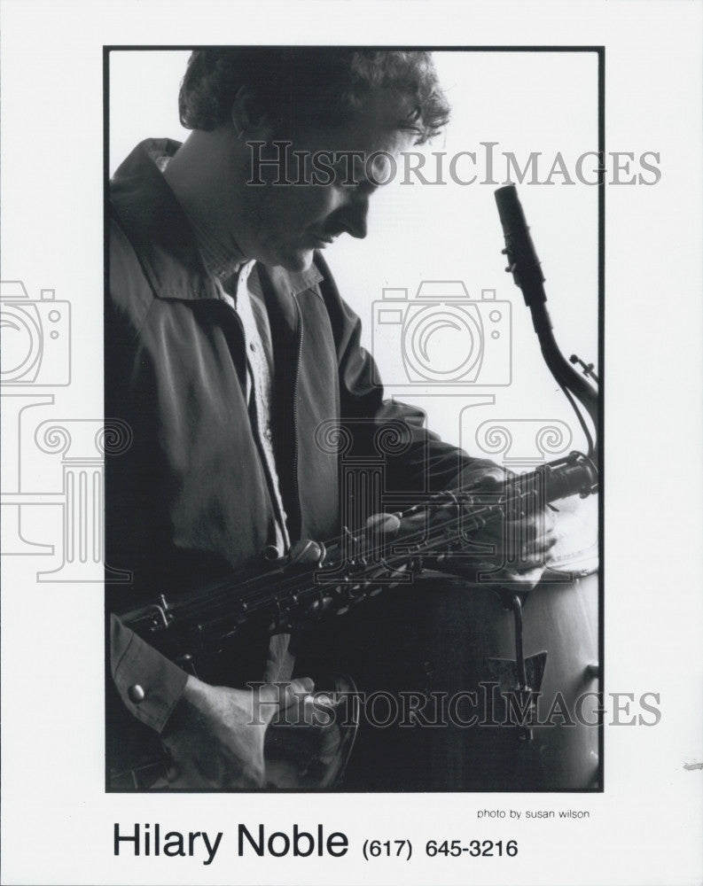 2002 Press Photo Hilary Noble Jazz Saxophonist Percussionist Composer Producer - Historic Images