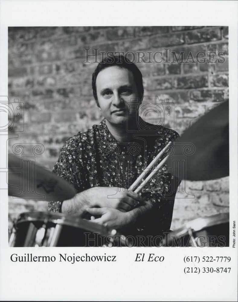 2002 Press Photo Musician Guillermo Nojechowicz and his drums - Historic Images