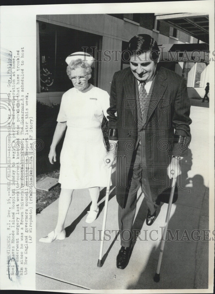 1974 Press Photo R. I. Goc Philip Noel and a nurse at the hospital - Historic Images