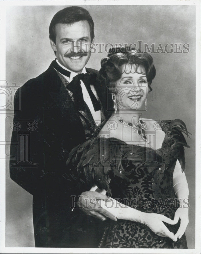 1990 Press Photo Debbie Reynolds &amp; Ron Baines in &quot;The Unsinkable Molly Brown&quot; - Historic Images