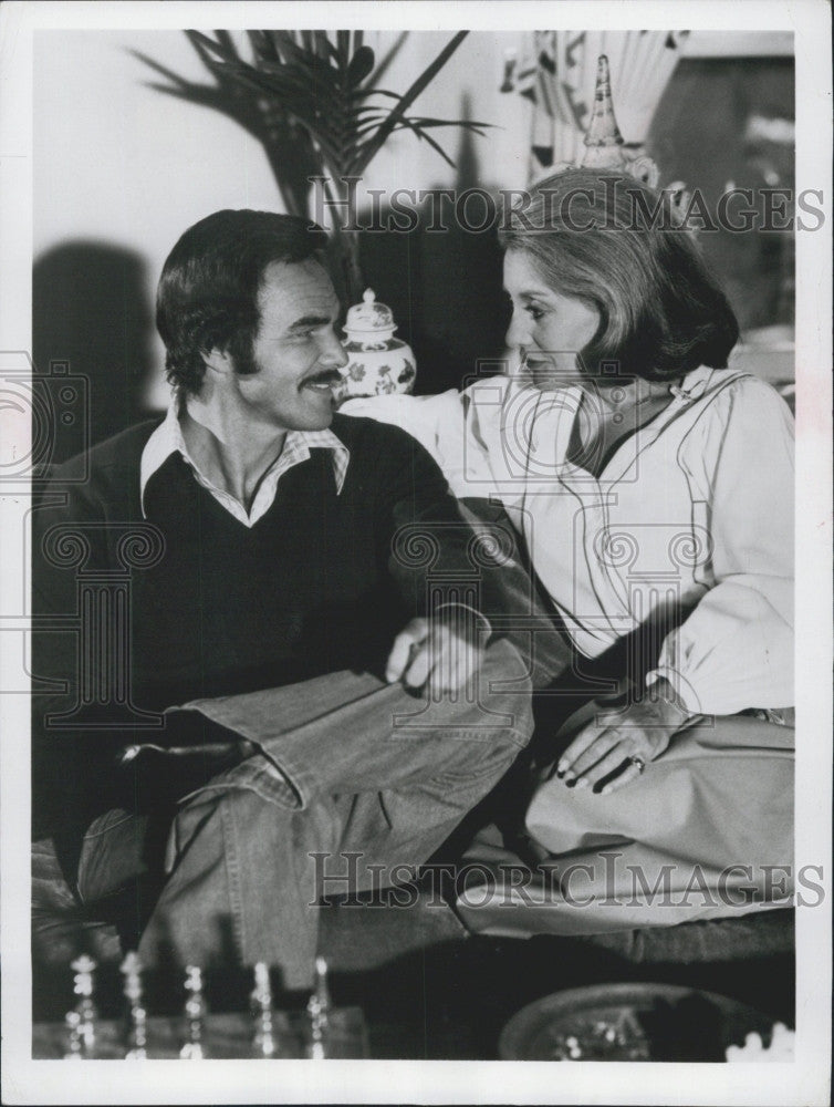 1978 Press Photo Actor Burt Reynolds Interviewed By Reporter Barbara Walters - Historic Images