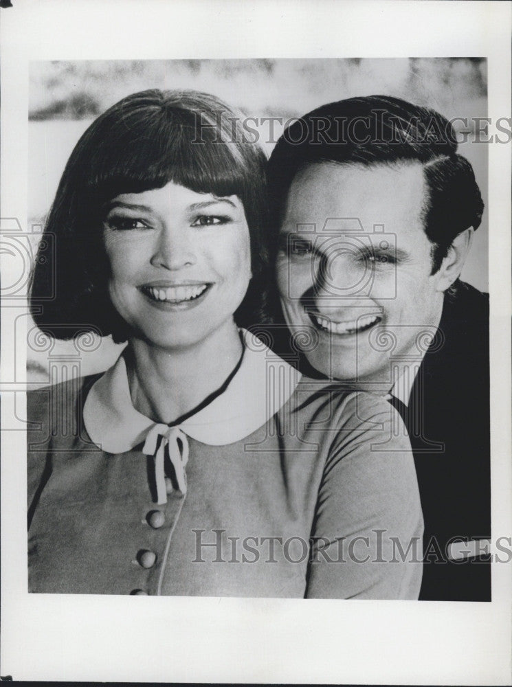 Press Photo  Ellen Burstyn &amp; Alan Alda on TV - Historic Images