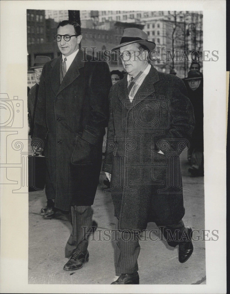 1949 Press Photo Felix Augusti Inselman &amp; his atty in New York - Historic Images