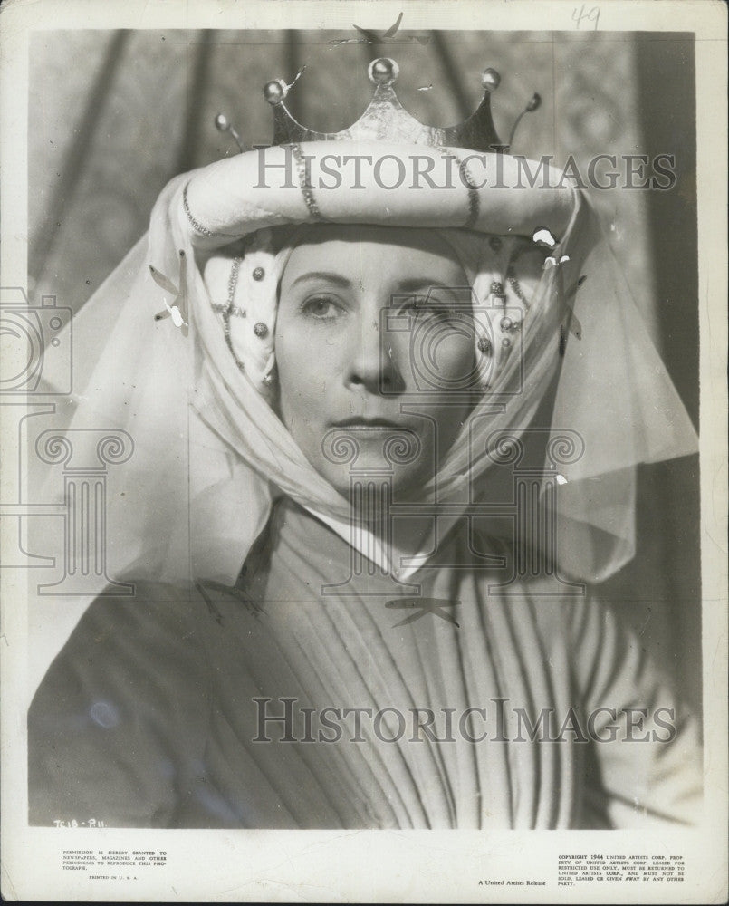 1946 Press Photo Actress Janet Burnell As Queen Isabel In &quot;Henry V&quot; - Historic Images